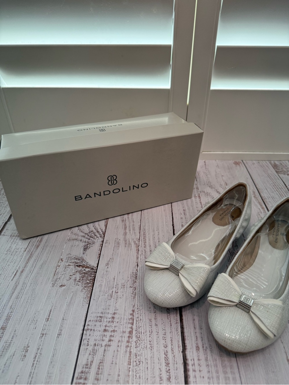 Bandolino Ivory Bow Slip-On Ballet Flats